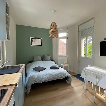 Appartement Superbe Avec Chambre, Proche